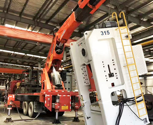 常州金坛附近随车吊出租，轻松解决运输难题