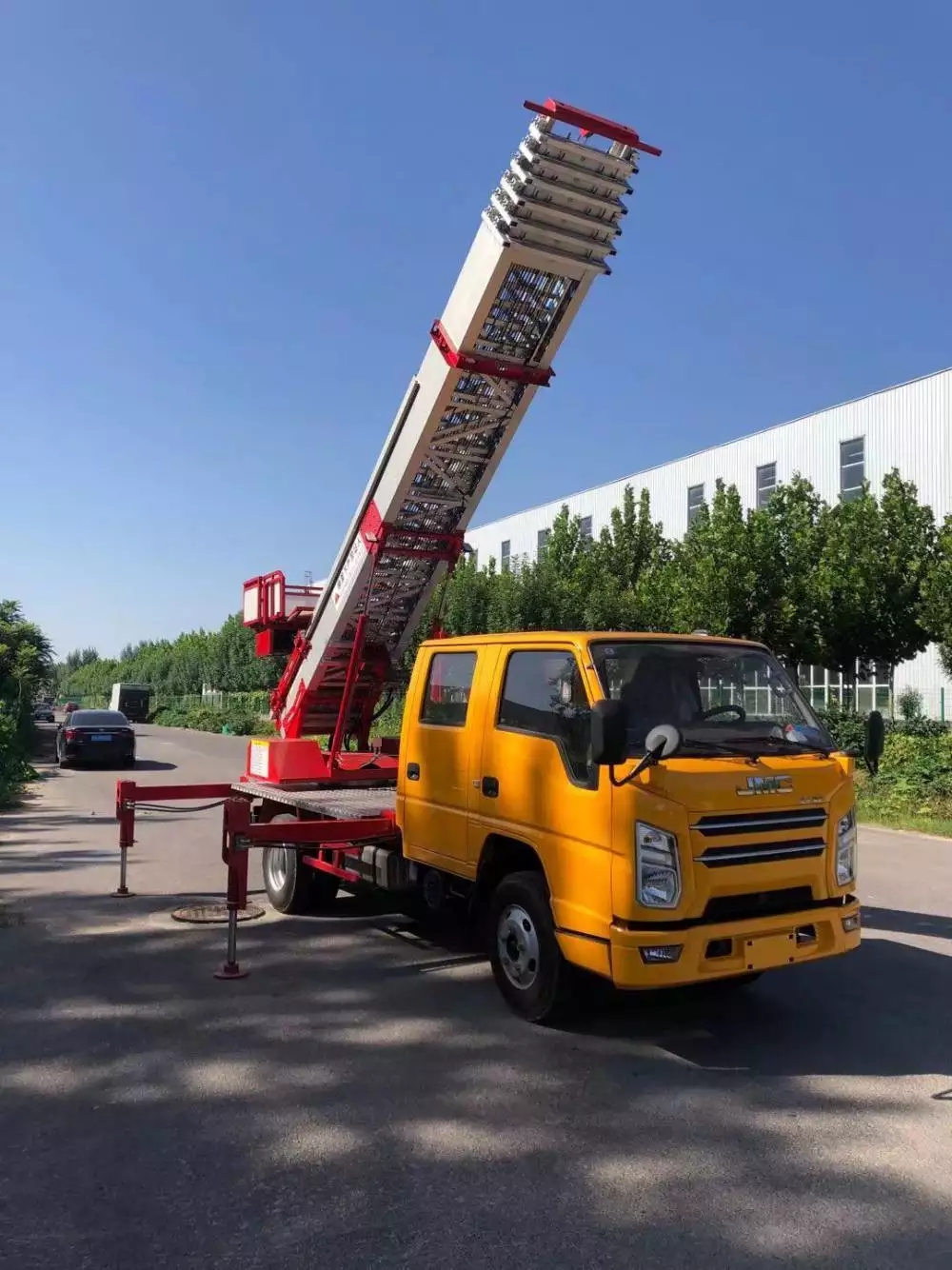 常州金坛附近的云梯车出租服务：轻松解决高空作业需求