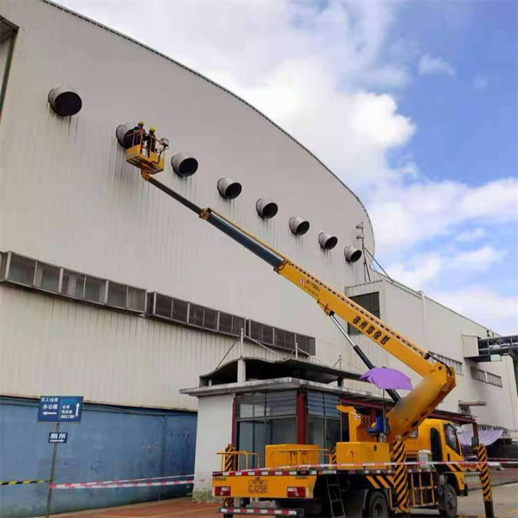 常州金坛高空作业车出租服务：专业广告牌安装解决方案